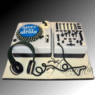 DJ Turntable Cake - NC511 - Amarantos Cakes