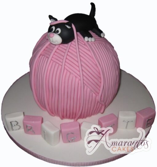 cat on wool cake